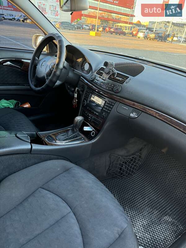 Седан Mercedes-Benz E-Class 2002 в Черновцах