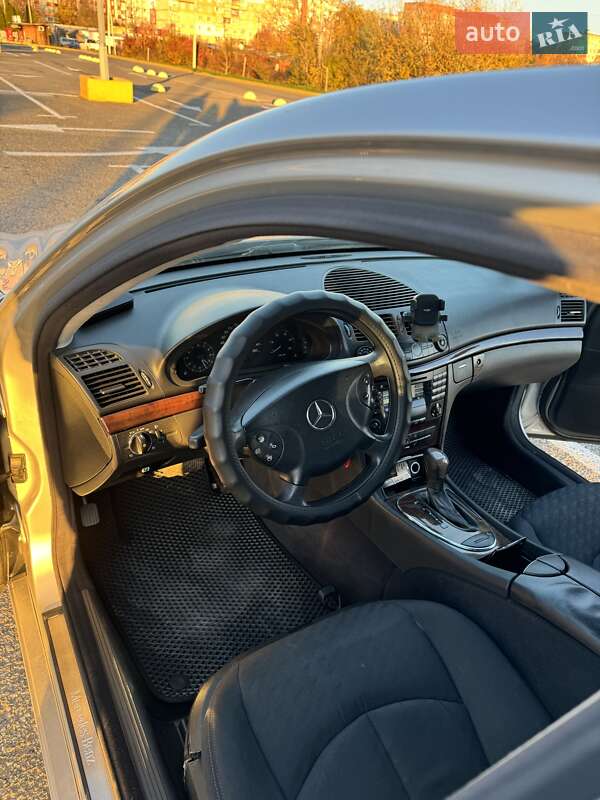 Седан Mercedes-Benz E-Class 2002 в Черновцах
