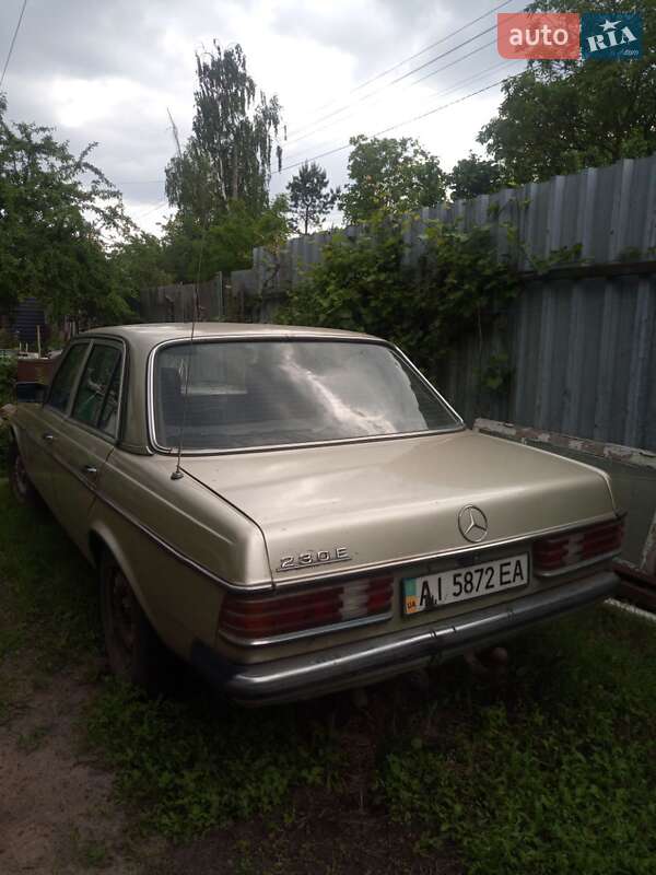Седан Mercedes-Benz E-Class 1983 в Киеве