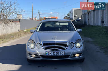 Седан Mercedes-Benz E-Class 2003 в Сарнах