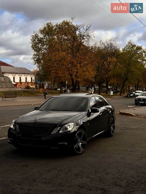 Седан Mercedes-Benz E-Class 2012 в Умані