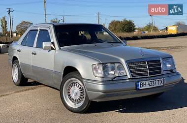 Седан Mercedes-Benz E-Class 1987 в 