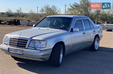 Седан Mercedes-Benz E-Class 1987 в 