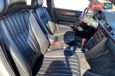 Седан Mercedes-Benz E-Class 1987 в 