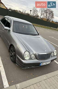 Седан Mercedes-Benz E-Class 2000 в Костополе