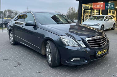 Седан Mercedes-Benz E-Class 2009 в Чернівцях