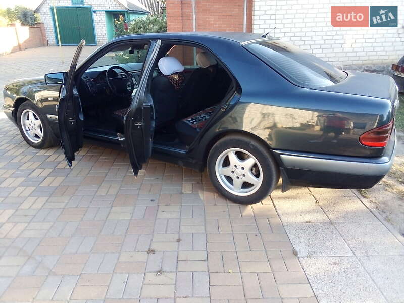 Седан Mercedes-Benz E-Class 1999 в Лубнах