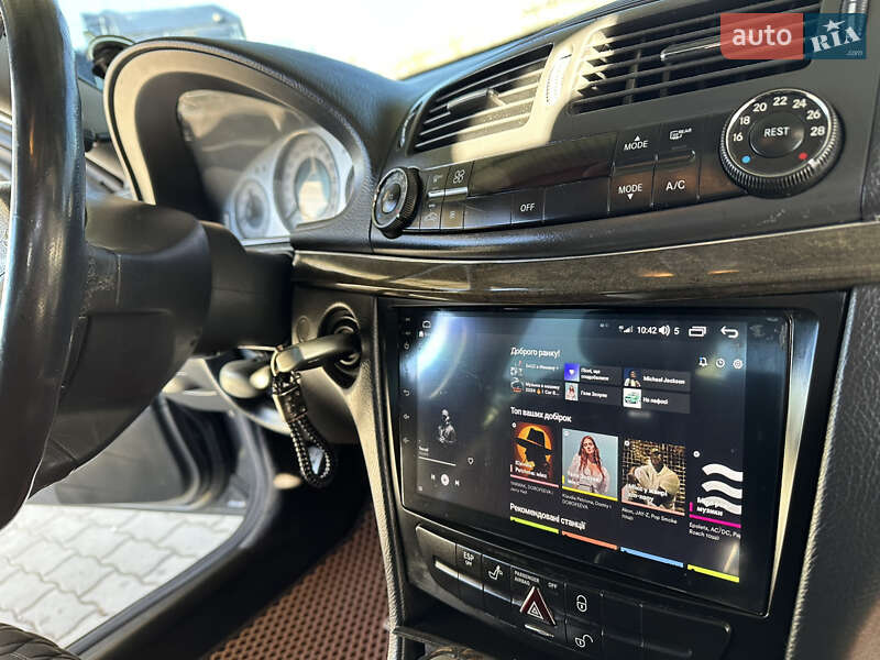 Седан Mercedes-Benz E-Class 2002 в Гусятине