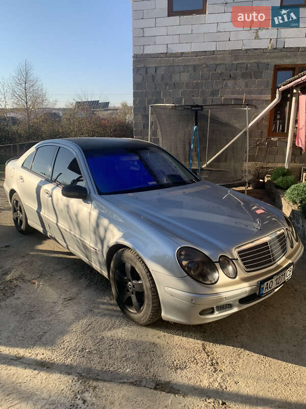 Седан Mercedes-Benz E-Class 2003 в Виноградове