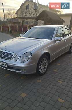 Седан Mercedes-Benz E-Class 2004 в Хирові