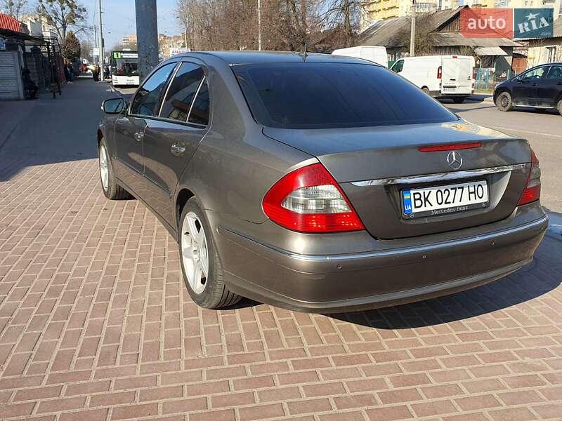 Седан Mercedes-Benz E-Class 2006 в Ровно