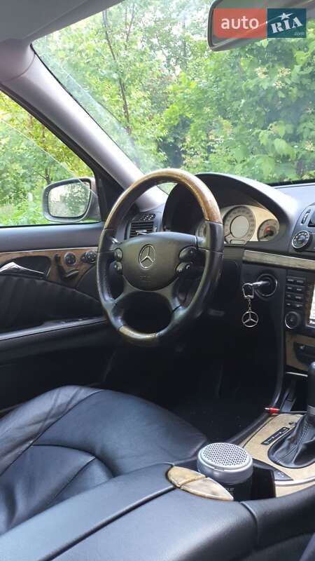 Седан Mercedes-Benz E-Class 2006 в Ровно