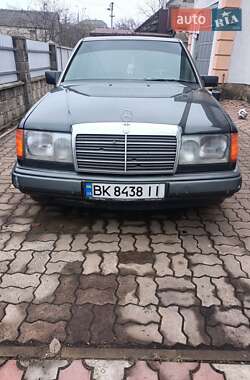 Седан Mercedes-Benz E-Class 1993 в Ровно