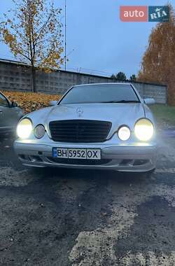 Седан Mercedes-Benz E-Class 2001 в Вараші