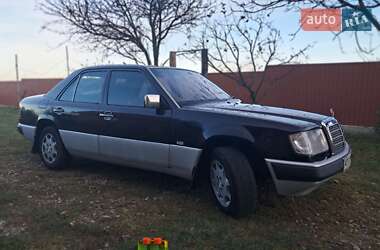 Седан Mercedes-Benz E-Class 1992 в Надворной