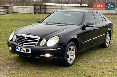 Седан Mercedes-Benz E-Class 2008 в Вараші