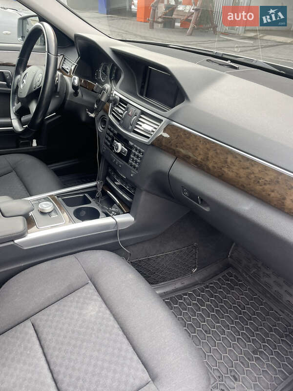 Седан Mercedes-Benz E-Class 2011 в Тернополе