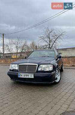 Седан Mercedes-Benz E-Class 1987 в Березному