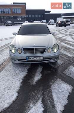 Седан Mercedes-Benz E-Class 2004 в Ровно