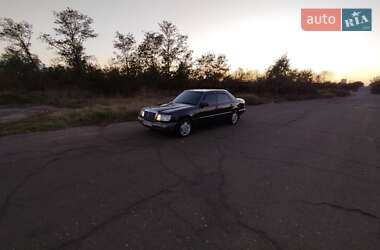 Седан Mercedes-Benz E-Class 1991 в  Седан Mercedes-Benz E-Class 1991 в