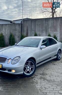 Седан Mercedes-Benz E-Class 2005 в Сарнах