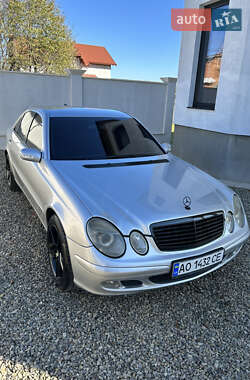 Седан Mercedes-Benz E-Class 2004 в Тячеве