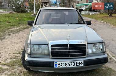 Седан Mercedes-Benz E-Class 1985 в Коростене