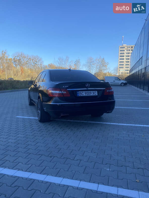 Седан Mercedes-Benz E-Class 2010 в Львове