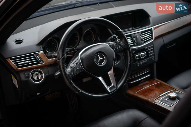 Седан Mercedes-Benz E-Class 2012 в Киеве