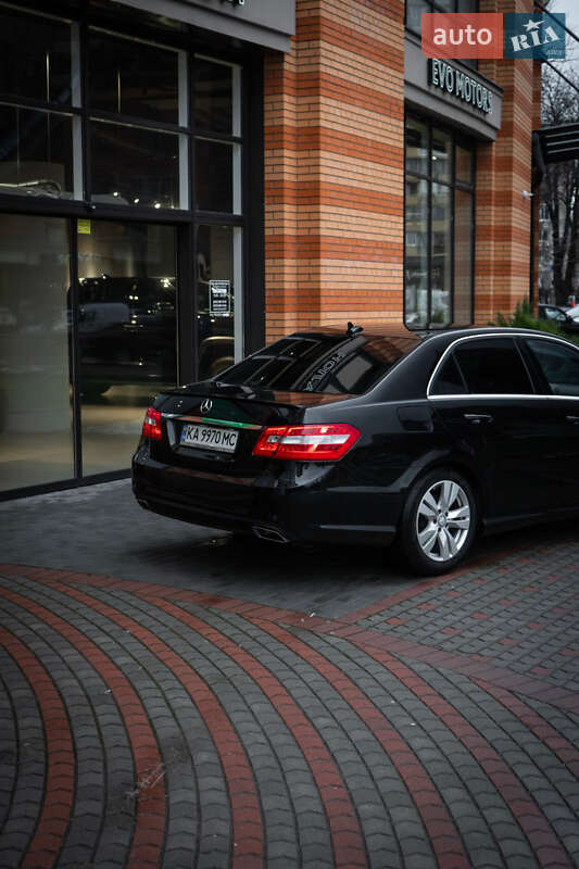 Седан Mercedes-Benz E-Class 2012 в Киеве