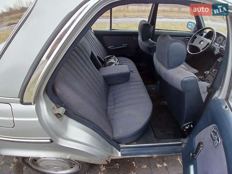 Седан Mercedes-Benz E-Class 1982 в Львове