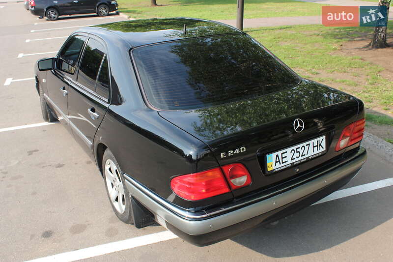 Седан Mercedes-Benz E-Class 1998 в Кривому Розі