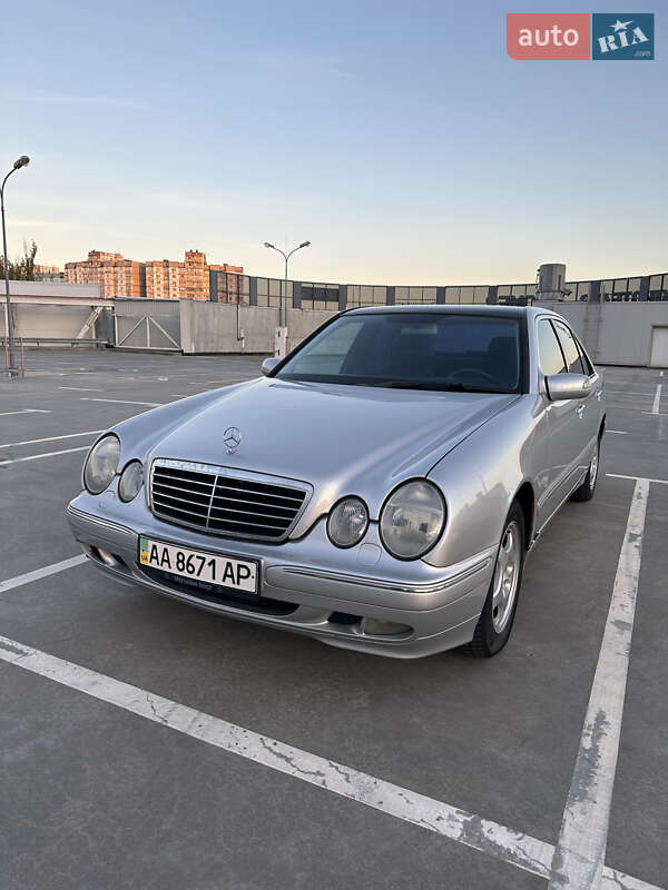 Седан Mercedes-Benz E-Class 2000 в Києві