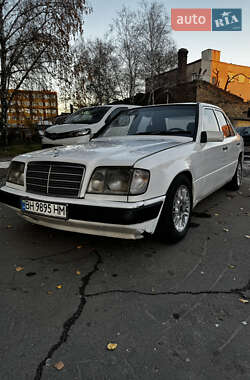 Седан Mercedes-Benz E-Class 1985 в Одессе