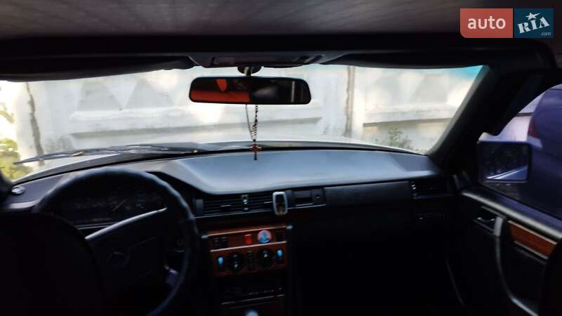 Седан Mercedes-Benz E-Class 1991 в Виннице