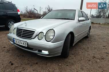 Седан Mercedes-Benz E-Class 2001 в Смілі