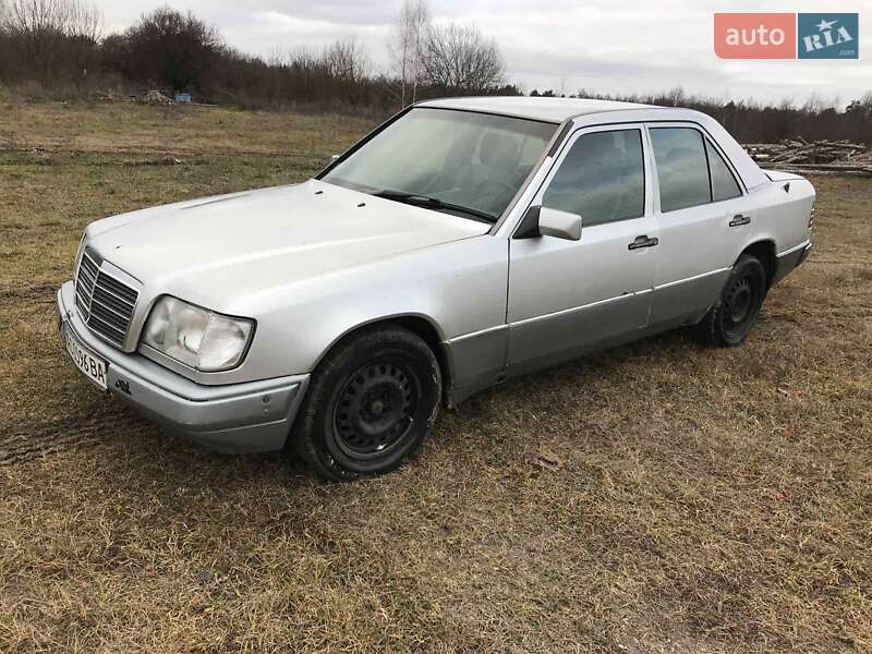 Седан Mercedes-Benz E-Class 1995 в Маневичах