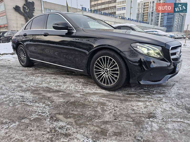 Седан Mercedes-Benz E-Class 2017 в Львове