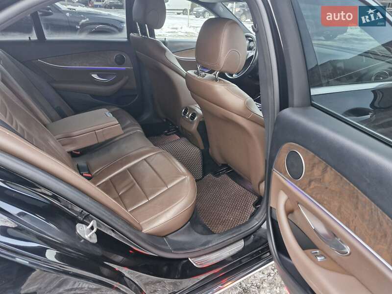 Седан Mercedes-Benz E-Class 2017 в Львове