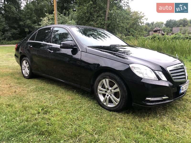 Седан Mercedes-Benz E-Class 2012 в Старій Вижівці