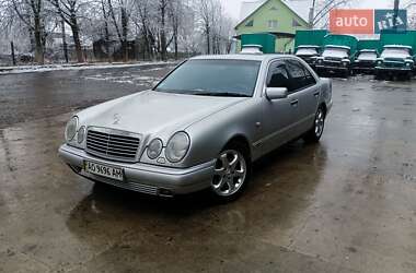 Седан Mercedes-Benz E-Class 1998 в Тячеві