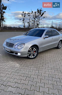 Седан Mercedes-Benz E-Class 2002 в Черновцах