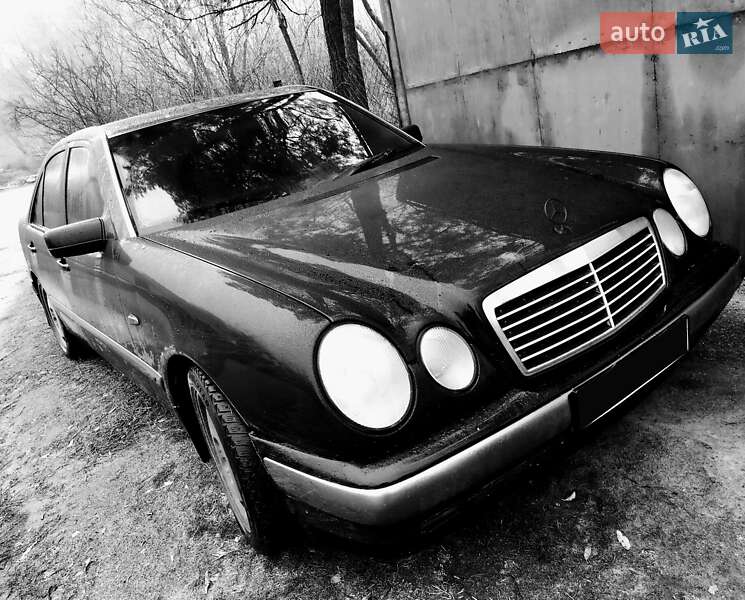 Седан Mercedes-Benz E-Class 1998 в Полтаве