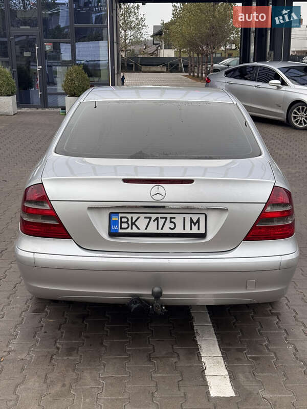 Седан Mercedes-Benz E-Class 2003 в Ровно