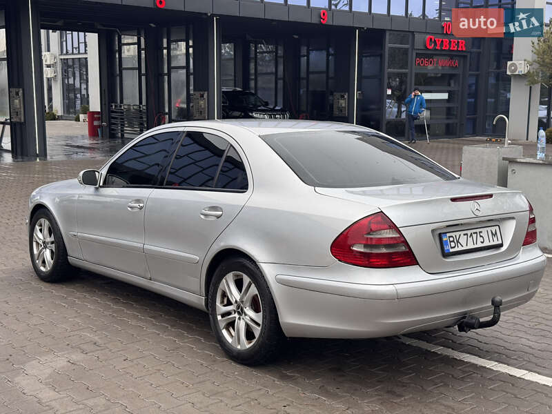 Седан Mercedes-Benz E-Class 2003 в Ровно