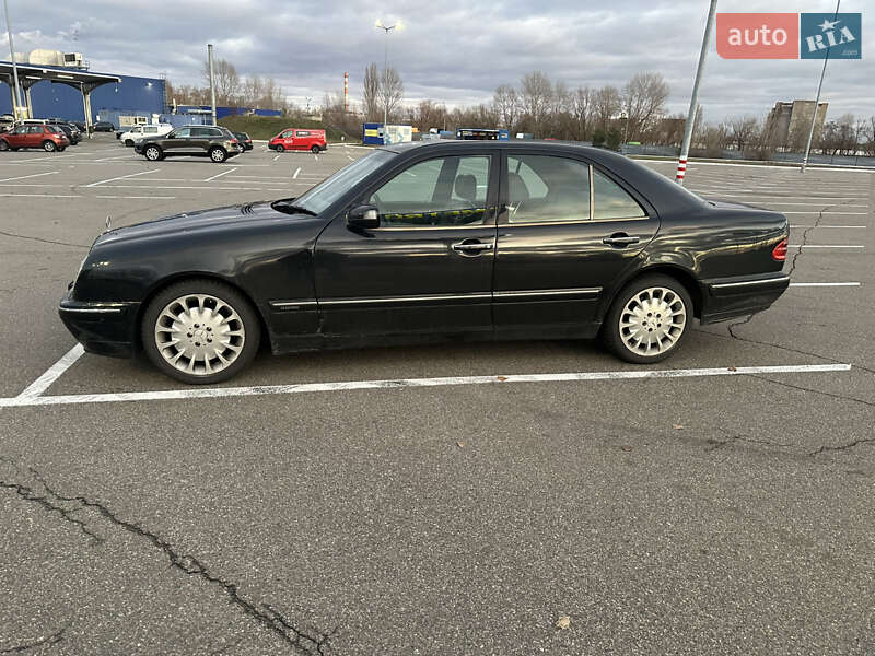 Седан Mercedes-Benz E-Class 1999 в Киеве