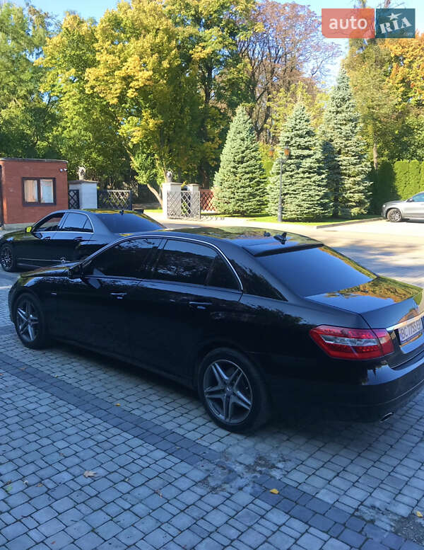 Седан Mercedes-Benz E-Class 2012 в Львове