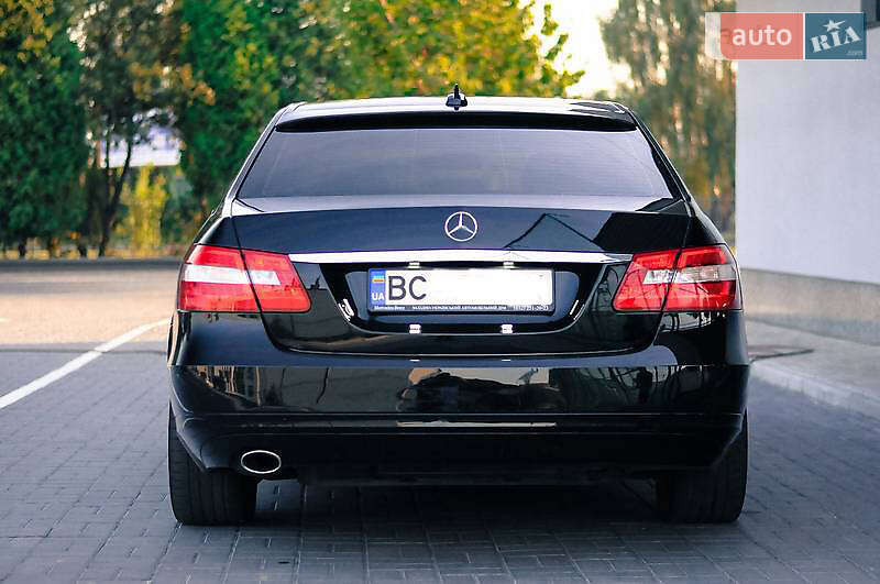 Седан Mercedes-Benz E-Class 2012 в Львове