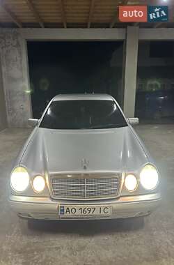 Седан Mercedes-Benz E-Class 1998 в Іршаві