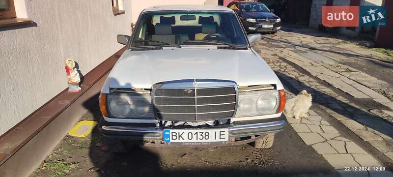 Седан Mercedes-Benz E-Class 1979 в Дубно